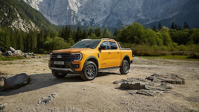 Ford Ranger áll a hegyvidéki fennsíkon