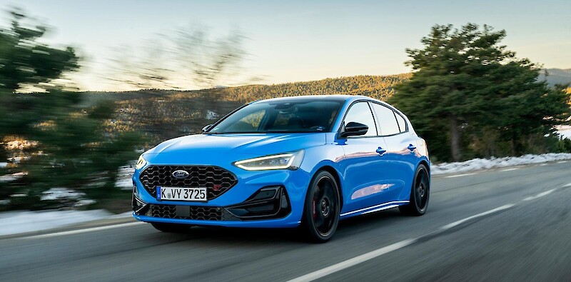 Ford Focus ST halad a téli úton