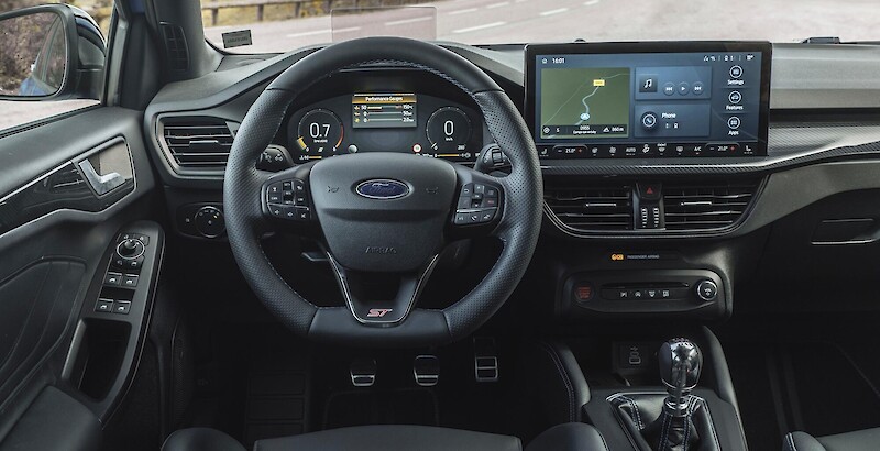 Ford Focus ST belső tér, kormány, kijelzők, sebességváltó