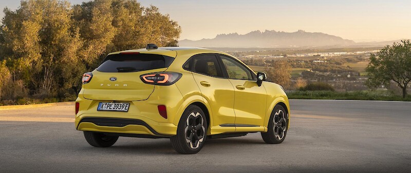 Ford Puma Gen-E áll a kilátó helyen